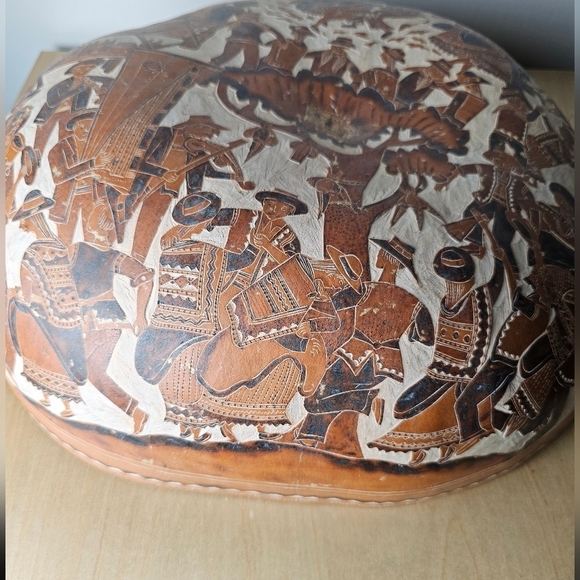 Vintage Large Hand Carved Peruvian Gourd Folk Art Bowl - Picture 2 of 13